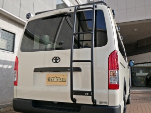 ハイエースバンディーゼル4WD　丸目カスタム　ネオクラシック
