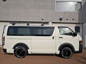ハイエースバンディーゼル4WD　丸目カスタム　ネオクラシック