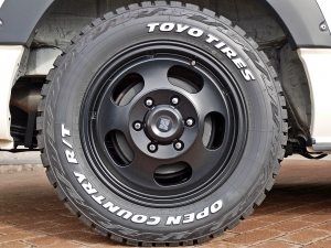 ハイエースバンディーゼル4WD　丸目カスタム　ネオクラシック