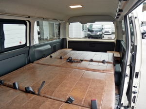 ハイエースＶ4WD　アースカラーパッケージ６Ｘ３カーキ