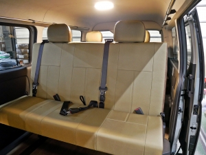 ハイエースバン4WD　アースカラーパッケージ６Ｘ３カーキ