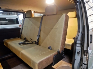ハイエースバン4WD　アースカラーパッケージ６Ｘ３カーキ