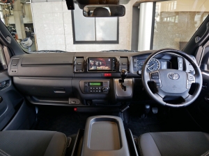 ハイエースバンディーゼル4WD　ベッド付き　車中泊