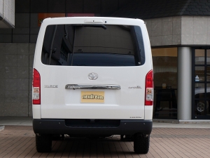 ハイエースバンディーゼル4WD　丸目換装FD-classic　ベッド