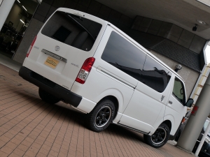 ハイエースバンディーゼル4WD　丸目換装FD-classic　ベッド