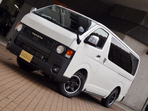 ハイエースバンディーゼル4WD　丸目換装FD-classic　ベッド