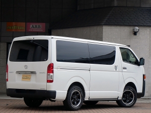ハイエースバンディーゼル4WD　丸目換装FD-classic　ベッド