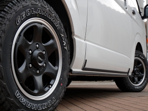 ハイエースバンディーゼル4WD　丸目換装FD-classic　ベッド