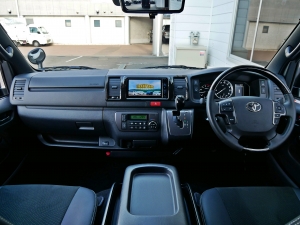 ハイエースバンディーゼル4WD　丸目換装FD-classic　ベッド