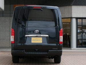 ハイエースバンディーゼル4WD　モデリスタFスポイラー