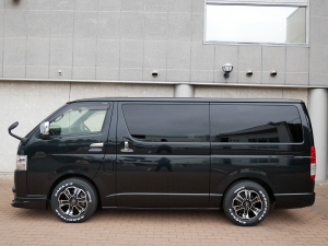 ハイエースバンディーゼル4WD　モデリスタFスポイラー
