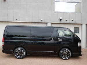 ハイエースバンディーゼル4WD　モデリスタFスポイラー