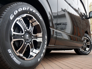 ハイエースバンディーゼル4WD　モデリスタFスポイラー