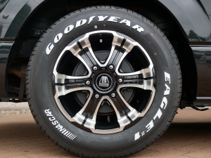 ハイエースバンディーゼル4WD　モデリスタFスポイラー
