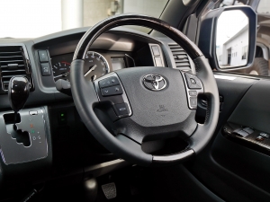 ハイエースバンディーゼル4WD　モデリスタFスポイラー