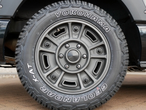 ハイエースバンディーゼル4WD　丸目FD-classic　ベッドキット