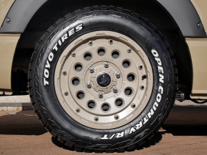 ハイエースバンディーゼル4WD　丸目FD-classic　ベッドキット
