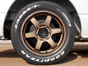 ハイエースバンディーゼル4WD　TRD：Fスポイラー