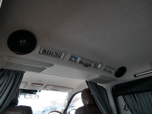 ハイエースバン特設カラー：ライトイエロー vanlife