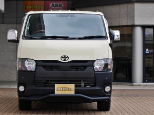 ハイエースバン特設カラー：ライトイエロー vanlife