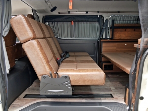 ハイエースバン特設カラー：ライトイエロー vanlife