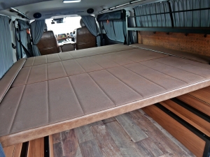 ハイエースバン特設カラー：ライトイエロー vanlife
