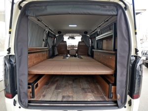 ハイエースバン特設カラー：ライトイエロー vanlife