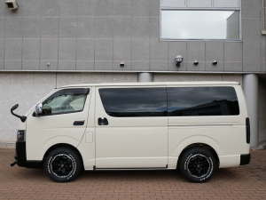 ハイエースバン特設カラー：ライトイエロー vanlife