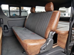 ハイエースバンワイドバン　ブラックフェイス　車中泊