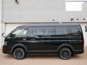 ハイエースバンワイドバン　ブラックフェイス　車中泊