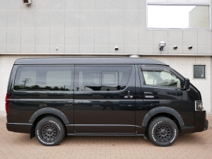 ハイエースバンワイドバン　ブラックフェイス　車中泊