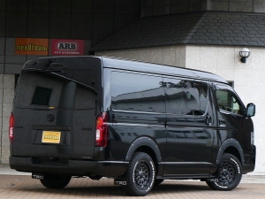 ハイエースバンワイドバン　ブラックフェイス　車中泊