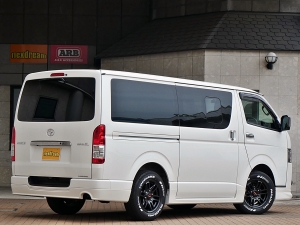 ハイエースＶディーゼル4WD　モデリスタフルエアロ