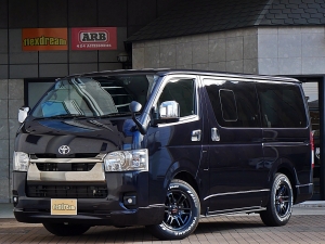 ハイエースバン新車アウトレットディーゼル4WD　ベッド付き　車中泊