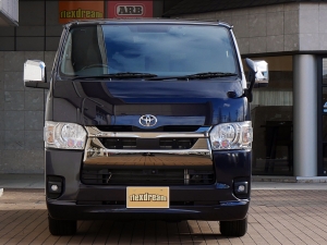 ハイエースバン新車アウトレットディーゼル4WD　ベッド付き　車中泊