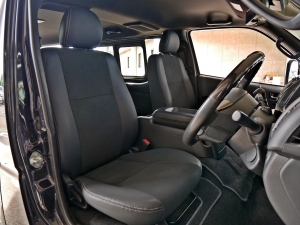 ハイエースバン新車アウトレットディーゼル4WD　ベッド付き　車中泊