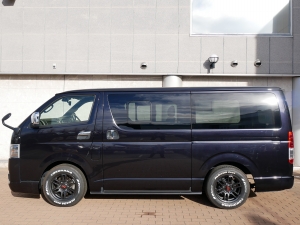 ハイエースバン新車アウトレットディーゼル4WD　ベッド付き　車中泊