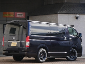 ハイエースバン新車アウトレットディーゼル4WD　ベッド付き　車中泊