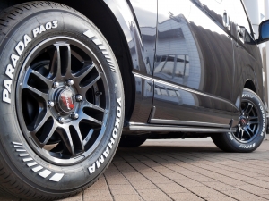 ハイエースバン新車アウトレットディーゼル4WD　ベッド付き　車中泊