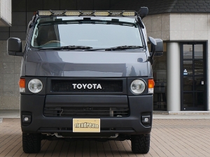 ハイエースバン丸目カスタム　ネオクラシック