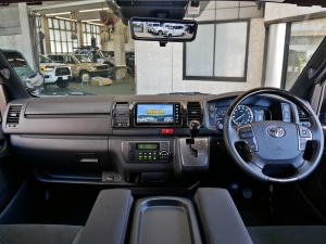 ハイエースバンディーゼル4WD　ベッド付き　車中泊