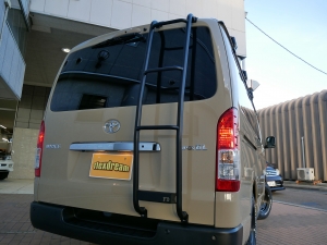 ハイエースバンディーゼル4WD　アースカラーパッケージ6X3アーバンカーキ