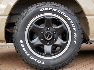 ハイエースバンディーゼル4WD　アースカラーパッケージ4V6ベージュ