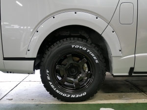 ハイエースバン4WD　アースカラーパッケージ６Ｘ３カーキ