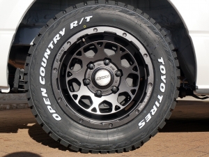 ハイエースバンディーゼル四駆　ベッドキット付き