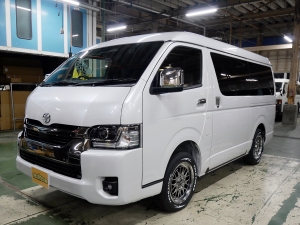 ハイエースバン4WD　アースカラーパッケージ６Ｘ３カーキ