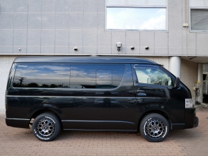 ハイエースワゴン１０人乗り　オフロード仕様　街乗り
