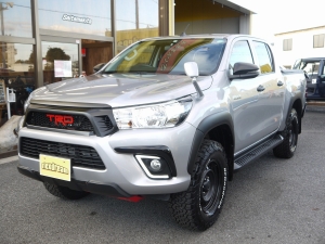 ハイラックスTRD　トノカバー　
