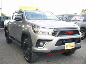 ハイラックスTRD　トノカバー　