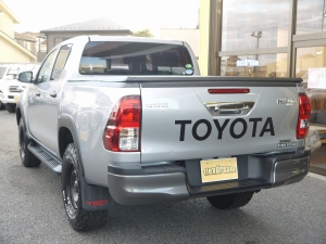 ハイラックスTRD　トノカバー　